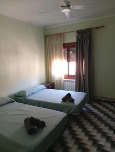 En eller flere senge i et værelse på Alojamiento Cervantes