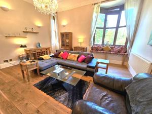 Istumisnurk majutusasutuses Luxury 5 bedroom Riverside home in town centre - Pass the Keys