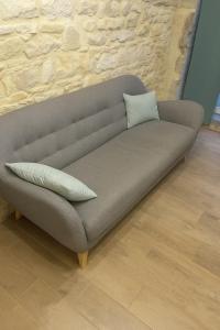 Χώρος καθιστικού στο Lyonnais charm Atypical duplex near Part-Dieu station