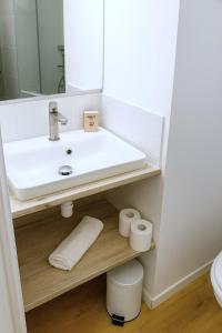 Ένα μπάνιο στο Lyonnais charm Atypical duplex near Part-Dieu station +6 φωτογραφίες