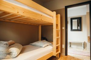 a bedroom with two bunk beds and a mirror at Le Ruisseau - Appartement 8P in Theux