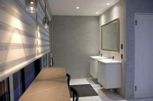 a bathroom with two sinks and a mirror at Jasmin Nishikimachi IV - Vacation STAY 13089v in Takamatsu +15 photos