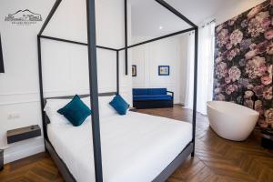 a bedroom with a four poster bed and a bath tub at Palazzo dei Conti in Naples