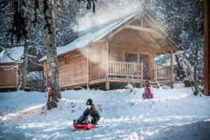 Photo de la galerie de l'établissement Huttopia Bozel en Vanoise, à Bozel