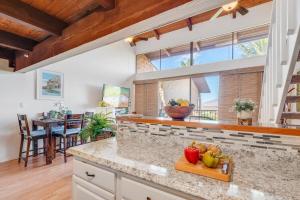 Kuchyň nebo kuchyňský kout v ubytování Kihei Alii Kai C405 · KAK C405 Updated 2BD Condo Across Beach w