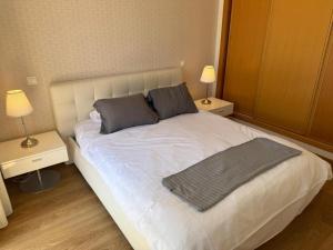 Φωτογραφία από το άλμπουμ του Luxury 6BR Villa Private Pool & Games Room Sleeps 12 σε Quarteira +61 φωτογραφίες