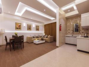 Kuchyň nebo kuchyňský kout v ubytování Mrfaaliah for Furnished Apartments مرفا عاليه للشقق المخدومة