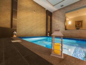 Bazén v ubytování Mrfaaliah for Furnished Apartments مرفا عاليه للشقق المخدومة nebo v jeho okolí