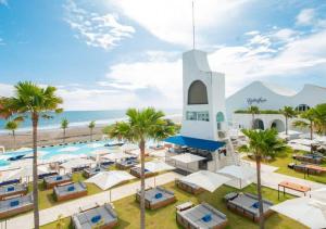 een weergave van het zwembad bij het resort bij The Wina Villa Canggu by The Wina Resorts in Canggu