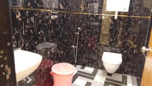 Ένα μπάνιο στο New Hotel National +22 φωτογραφίες