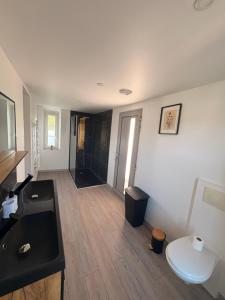 Koupelna v ubytování Charmante MAISON avec JARDIN & PARKING, tout équipé et confort - 10 min à pied de la mer