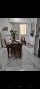 Η κουζίνα ή μικρή κουζίνα στο Bellissimo appartamento a Noto +3 φωτογραφίες