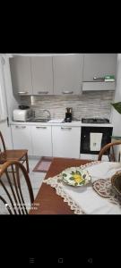 Η κουζίνα ή μικρή κουζίνα στο Bellissimo appartamento a Noto