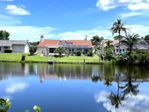 Θέα στο ποτάμι κοντά σε αυτή η βίλα