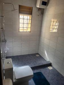 Koupelna v ubytování Scandinavia-Nordic House in Entebbe