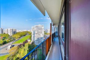 a balcony of a building with a view of a city at Créteil Panorama - Center de Créteil in Créteil
