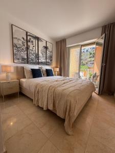 Postel nebo postele na pokoji v ubytování Esterel Bay