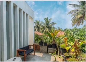 Κήπος έξω από το 3 Bedroom Private Pool Villa in North Goa by Amorey Stays