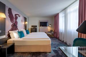 TV a/nebo společenská místnost v ubytování Mercure Hotel Hannover City