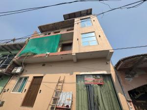 El edificio en el que está el hotel