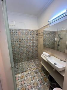 Un baño de Geula 40 12 fotos más