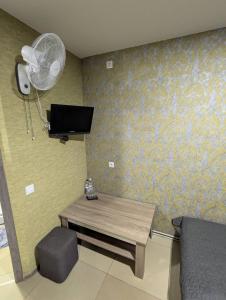 a living room with a table and a fan at Villa Maria in Novoarkhanhel's'k +13 photos