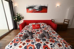 a bedroom with a bed with two stuffed animals on it at Le Navire-Plage du Nau-Parc-Résidence calme-Garage in Le Pouliguen