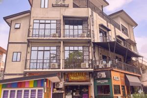 Tòa nhà nơi khách sạn tọa lạc +9 ảnh