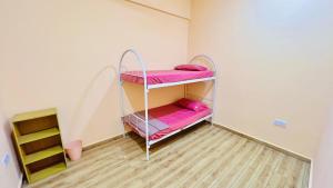 Postel nebo postele na pokoji v ubytování Syurgaku Harith Homestay