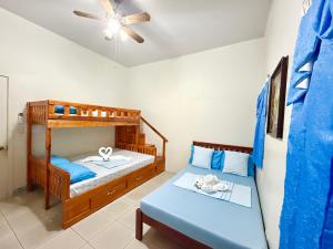 Postel nebo postele na pokoji v ubytování Blue Summer Suites & Restaurant + 95 fotografií