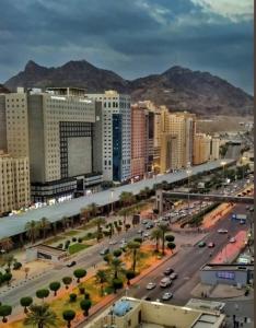 a view of a city with buildings and a highway at فنادق مكة المكرمة المحبس in Makkah