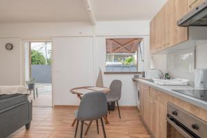 Η κουζίνα ή μικρή κουζίνα στο L'Harmonie du KM22 - Appart Climatisé