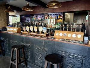 een bar met veel flessen alcohol bij Old Grey Mare in York