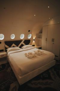 Giường trong phòng chung tại Highrange Villas