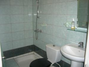 Bilik mandi di Le Commerce