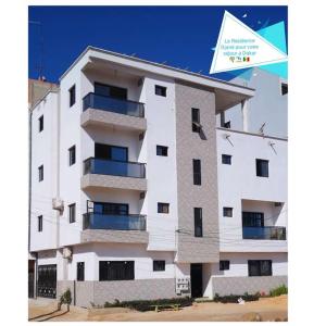 Το κτήριο όπου στεγάζεται  το διαμέρισμα