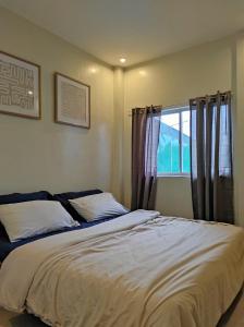 Postel nebo postele na pokoji v ubytování Staycation by ALCD