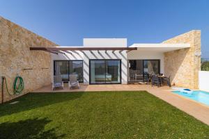 Swimmingpoolen hos eller tæt på Villa Infante