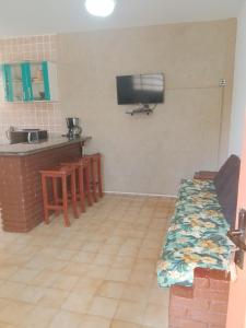 Køkken eller tekøkken på Condomínio Villagio Maranduba - Apenas 5 min á pé da praia - Bl 7