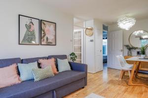 Posezení v ubytování Samantha Suite - City 2BR Bungalow Free Parking Garden & WIFI