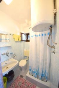 Koupelna v ubytování Rooms Smilje + 24 fotografií