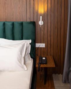 Una cama o camas en una habitación de Elba Luxury Hotel