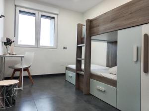 a bedroom with a bunk bed and a desk at Abril 56 Villa&Suites in Oreña