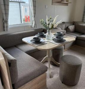 Istumisnurk majutusasutuses Cosy Caravan With Free Wi-Fi At Dovercourt Holiday Park Ref 44502R