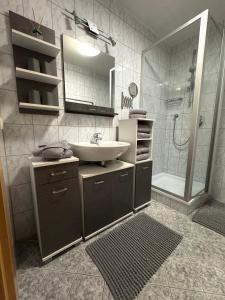a bathroom with a sink and a shower at Ferienwohnung Höllrigl in Sankt Leonhard im Pitztal