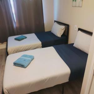 Ένα ή περισσότερα κρεβάτια σε δωμάτιο στο TORONTO BLUE JAYS- World Cup Stay +1 φωτογραφίες