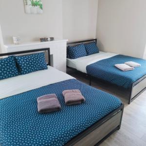 Ένα ή περισσότερα κρεβάτια σε δωμάτιο στο TORONTO BLUE JAYS- World Cup Stay