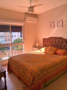 a bedroom with a large bed and a window at Ótimo AP 2 Dorm com suíte prox ao Consulado Americano in Porto Alegre +19 photos