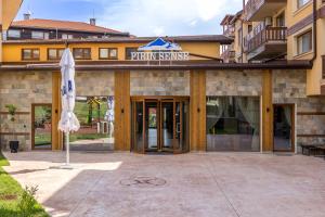 Το κτήριο όπου στεγάζεται  το διαμέρισμα