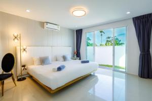 Postel nebo postele na pokoji v ubytování Exclusive! 3-Bedroom Pool Villa with Bay View-Nariya V8 + 23 fotografií